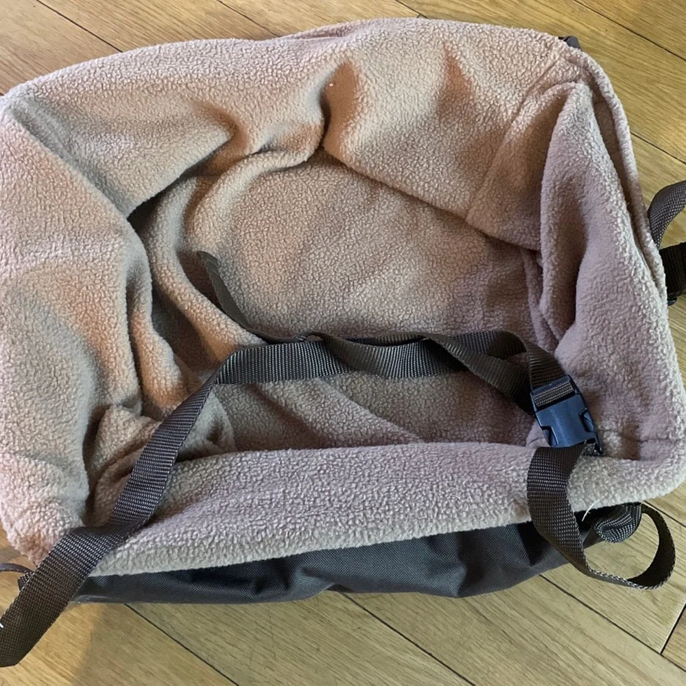 PeSafe dog booster seat.